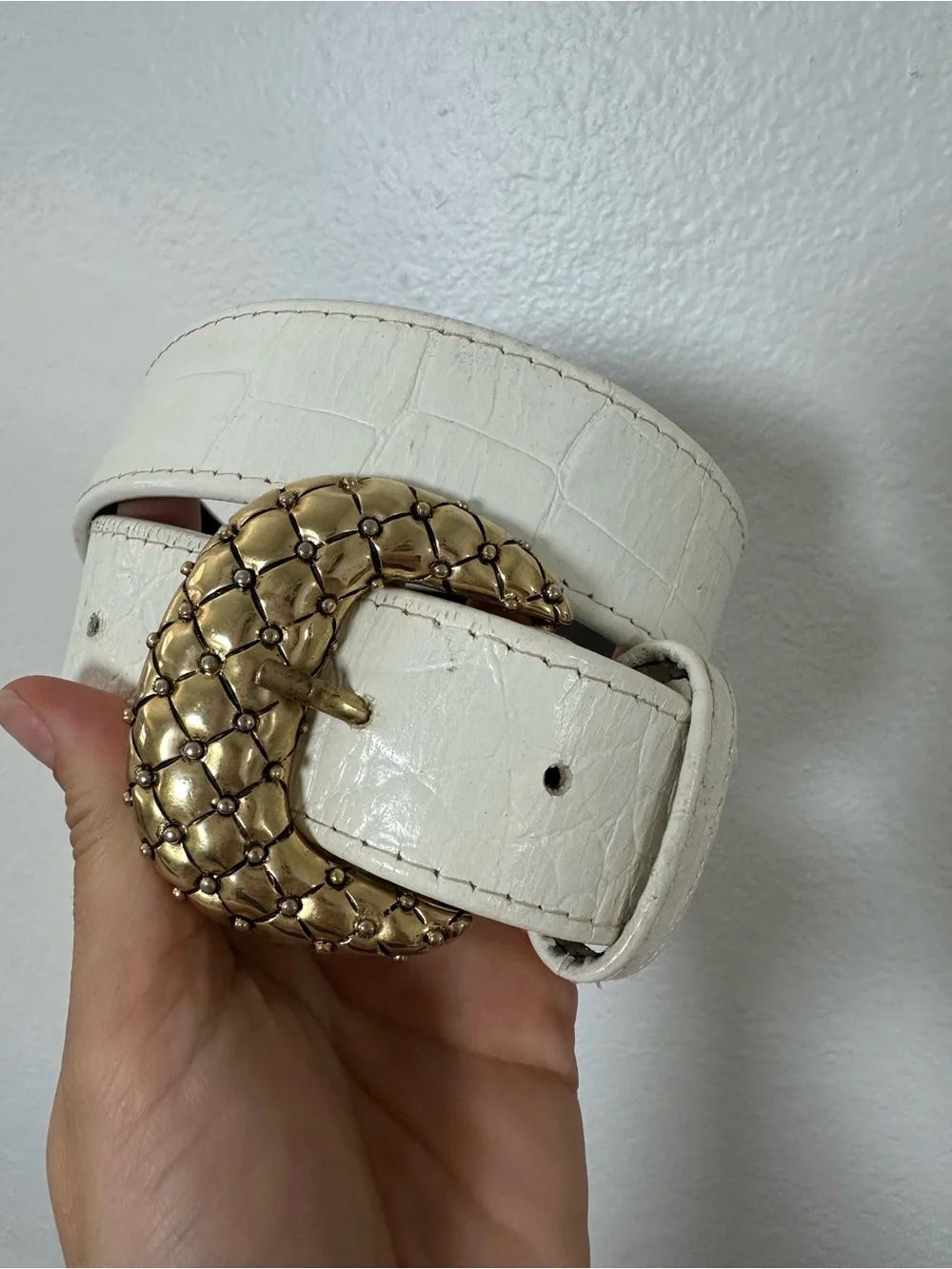 Vintage 80’s White Croc-Embossed Leather Belt with Gold Tone Quilted Buckle XS